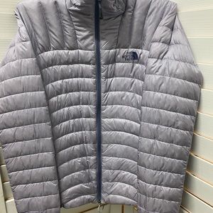 Light, Thin and Warm Down Jacket 700 North Face Size XS, pretty lavander color.